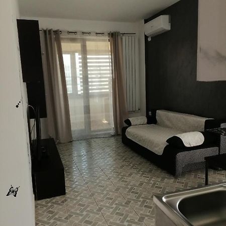 Adina Apartment Navodari Exterior photo